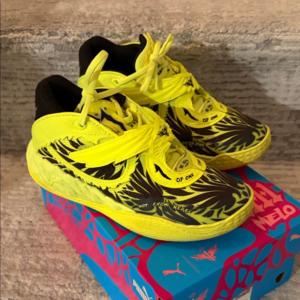 Puma Kids Neon Yellow and Black Graphic Sneakers
